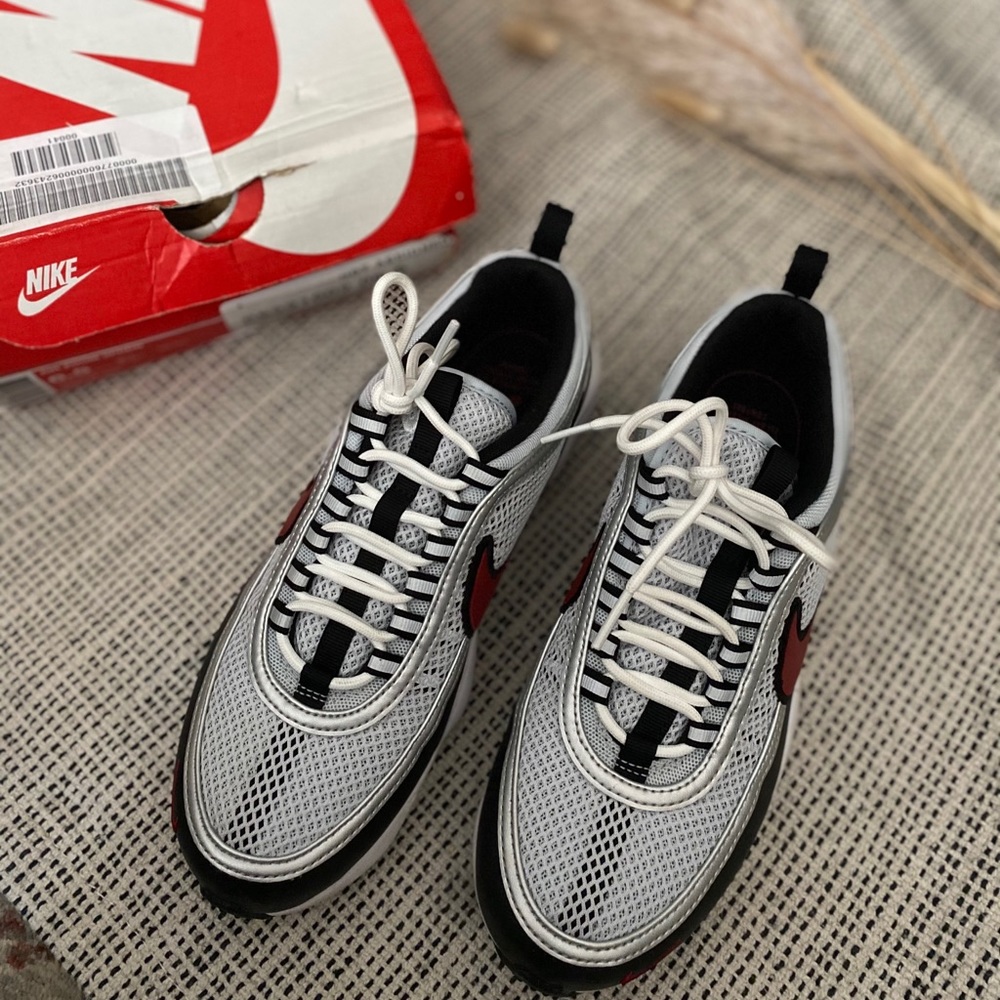 Nike Spiridon